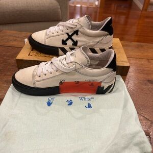Off-White Vulcanized low-top sneaker